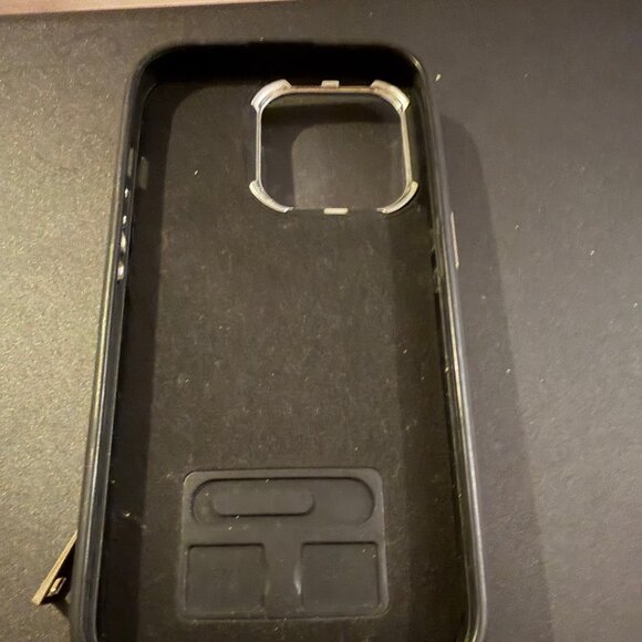 iPhone 16 Pro - Picture 3 of 3